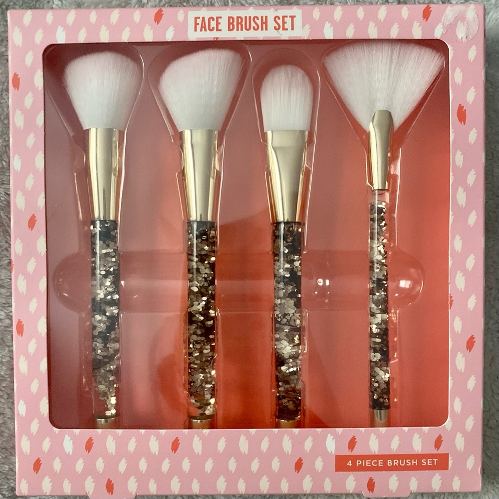 NWT Target Beauty 4 Piece Face Brush Set